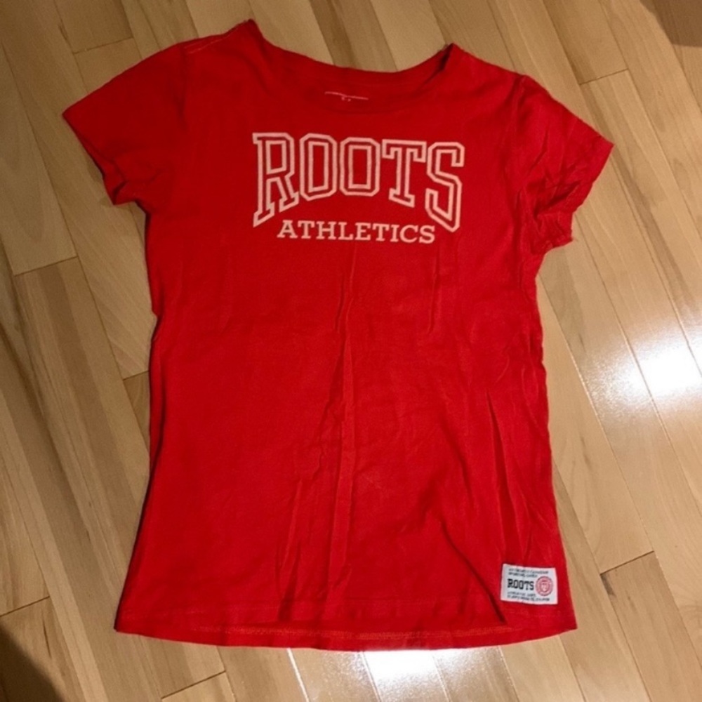 Red Roots Athletics Short sleeve tee - size S